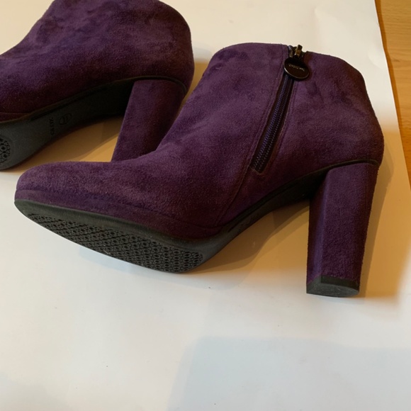 Like NEW π GEOX Suede Booties size 9 - Picture 7 of 7